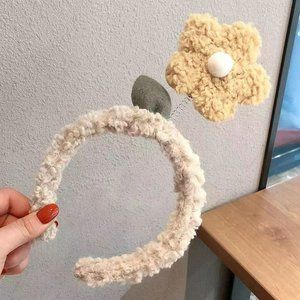 Cute three-dimensional flower headband